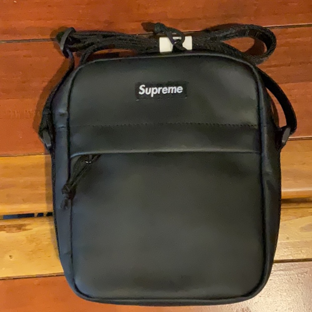 Supreme Black Leather Shoulder Bag F23 AUTHENTIC Sold out NEW